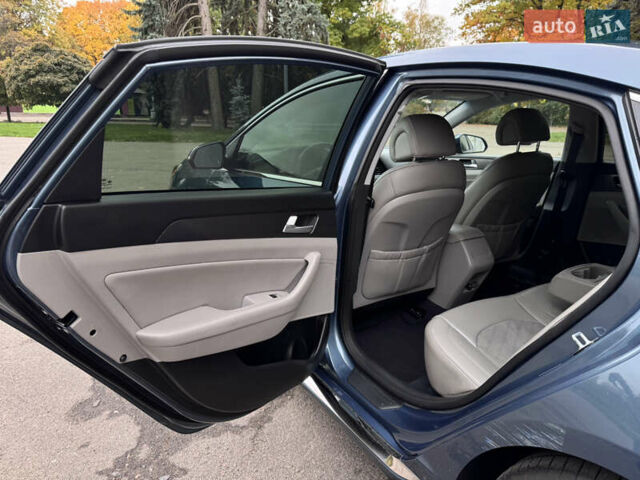 Синий Хендай Соната, объемом двигателя 2.36 л и пробегом 174 тыс. км за 12500 $, фото 42 на Automoto.ua