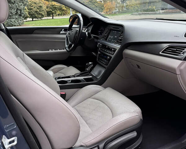 Синий Хендай Соната, объемом двигателя 2.36 л и пробегом 174 тыс. км за 12500 $, фото 23 на Automoto.ua