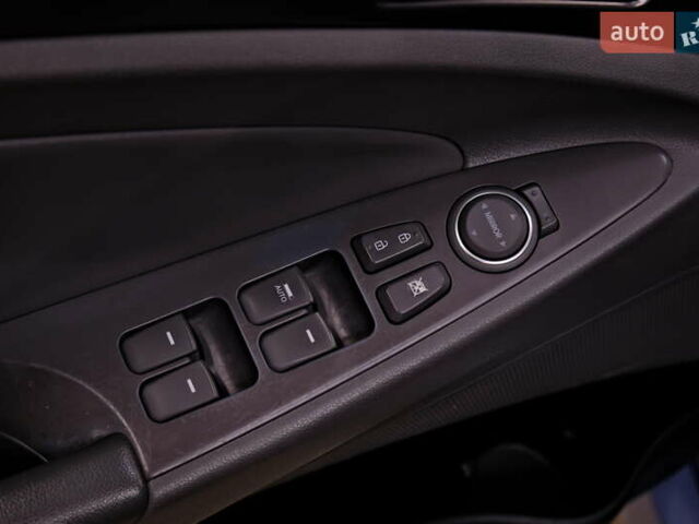 Синий Хендай Соната, объемом двигателя 2.4 л и пробегом 186 тыс. км за 8900 $, фото 17 на Automoto.ua