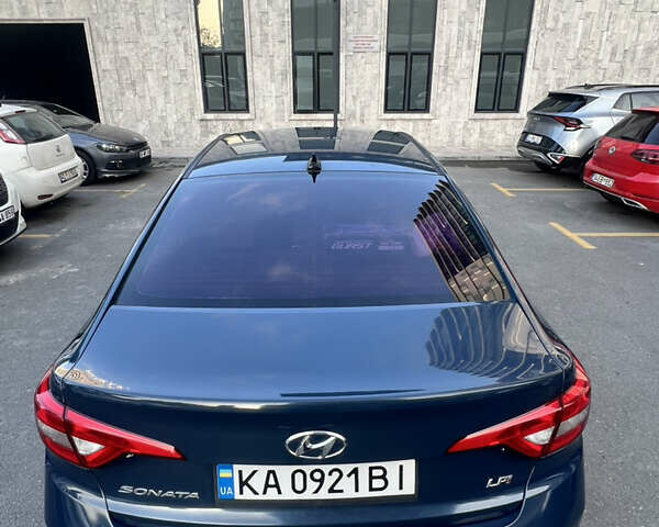 Синий Хендай Соната, объемом двигателя 2 л и пробегом 225 тыс. км за 12500 $, фото 5 на Automoto.ua
