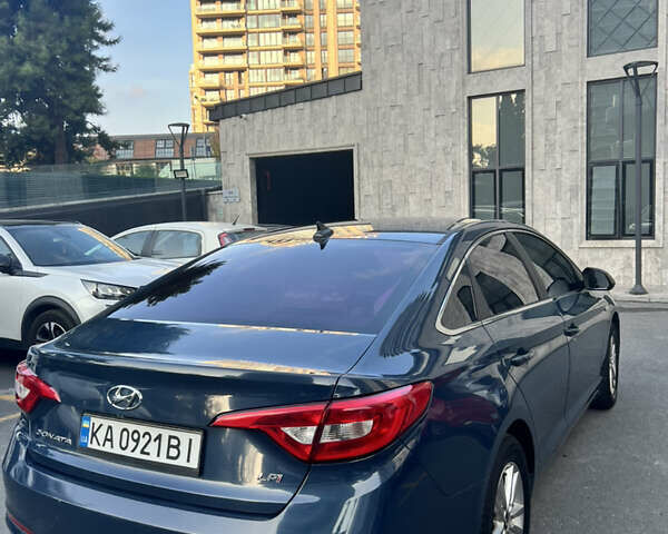 Синий Хендай Соната, объемом двигателя 2 л и пробегом 225 тыс. км за 12500 $, фото 4 на Automoto.ua