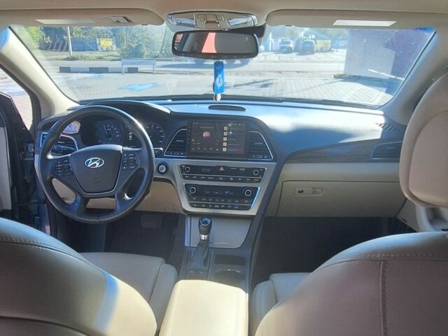 Синій Хендай Соната, об'ємом двигуна 2 л та пробігом 150 тис. км за 11800 $, фото 6 на Automoto.ua