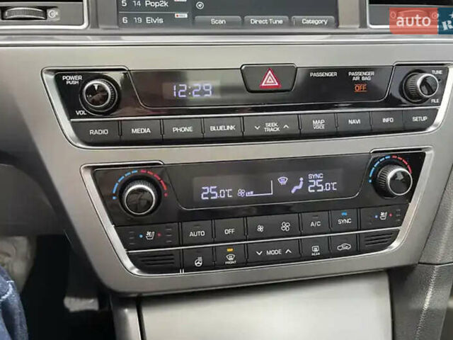 Синий Хендай Соната, объемом двигателя 2.36 л и пробегом 145 тыс. км за 10500 $, фото 4 на Automoto.ua