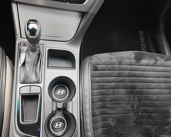 Синій Хендай Соната, об'ємом двигуна 2.36 л та пробігом 234 тис. км за 9600 $, фото 24 на Automoto.ua