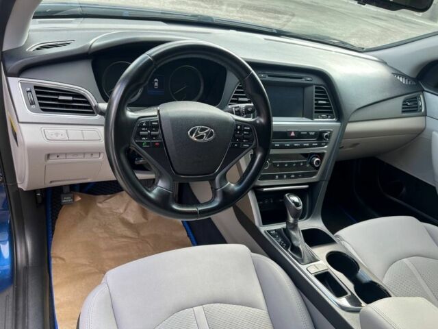 Синий Хендай Соната, объемом двигателя 2.4 л и пробегом 140 тыс. км за 8600 $, фото 5 на Automoto.ua