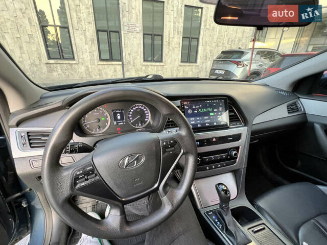 Синий Хендай Соната, объемом двигателя 2 л и пробегом 225 тыс. км за 12500 $, фото 15 на Automoto.ua