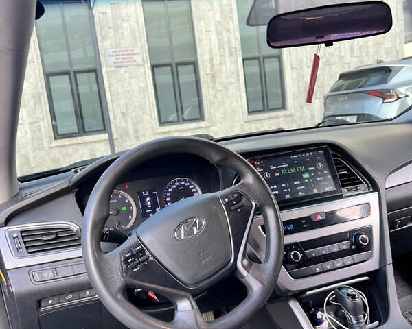 Синий Хендай Соната, объемом двигателя 2 л и пробегом 225 тыс. км за 12500 $, фото 9 на Automoto.ua