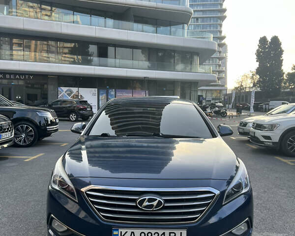 Синий Хендай Соната, объемом двигателя 2 л и пробегом 225 тыс. км за 12500 $, фото 1 на Automoto.ua