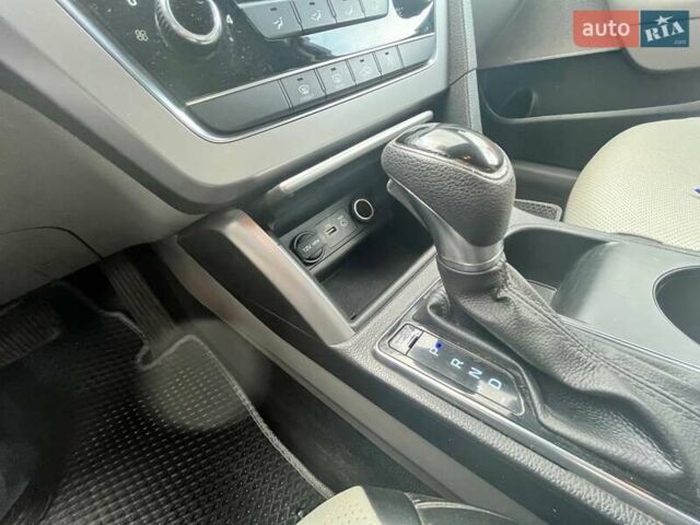 Синій Хендай Соната, об'ємом двигуна 2.4 л та пробігом 127 тис. км за 10500 $, фото 21 на Automoto.ua