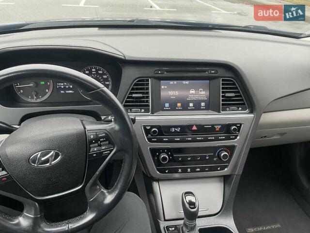 Синий Хендай Соната, объемом двигателя 2.36 л и пробегом 142 тыс. км за 11900 $, фото 2 на Automoto.ua