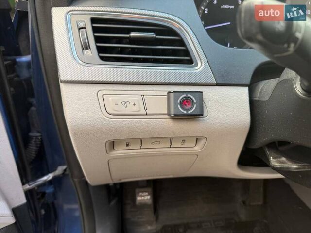 Синий Хендай Соната, объемом двигателя 2.36 л и пробегом 252 тыс. км за 9790 $, фото 12 на Automoto.ua