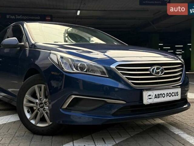 Синий Хендай Соната, объемом двигателя 2.36 л и пробегом 252 тыс. км за 9790 $, фото 1 на Automoto.ua