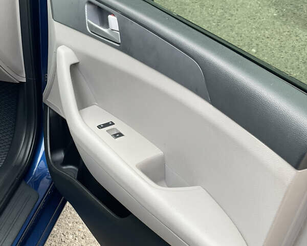 Синій Хендай Соната, об'ємом двигуна 2.36 л та пробігом 125 тис. км за 8500 $, фото 13 на Automoto.ua