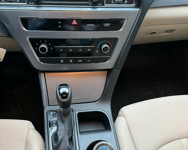 Синій Хендай Соната, об'ємом двигуна 2.36 л та пробігом 113 тис. км за 9900 $, фото 14 на Automoto.ua