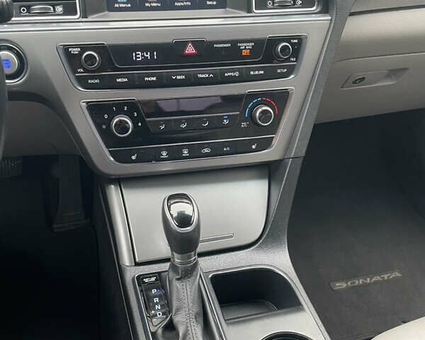 Синий Хендай Соната, объемом двигателя 2.36 л и пробегом 142 тыс. км за 11900 $, фото 6 на Automoto.ua