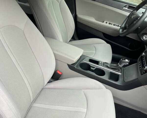 Синій Хендай Соната, об'ємом двигуна 2.36 л та пробігом 125 тис. км за 8500 $, фото 16 на Automoto.ua