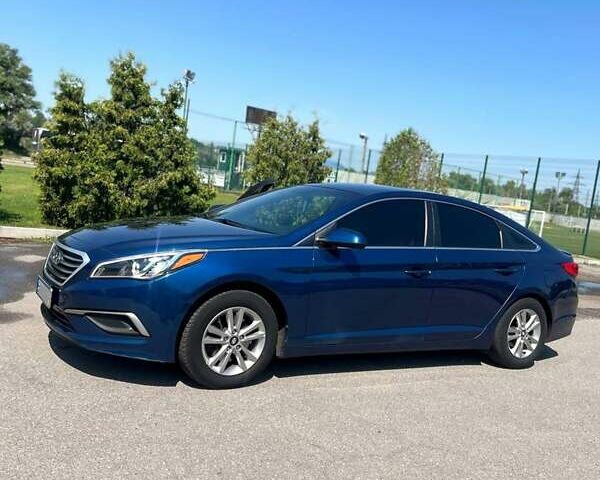 Синий Хендай Соната, объемом двигателя 2.36 л и пробегом 210 тыс. км за 8300 $, фото 3 на Automoto.ua