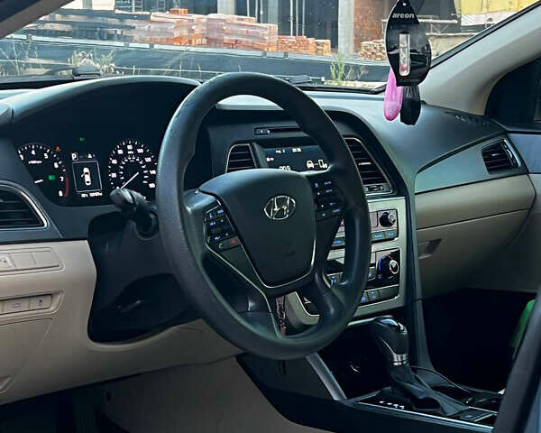 Синий Хендай Соната, объемом двигателя 2.4 л и пробегом 205 тыс. км за 12500 $, фото 9 на Automoto.ua