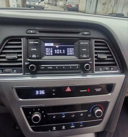 Синий Хендай Соната, объемом двигателя 2.36 л и пробегом 138 тыс. км за 8900 $, фото 9 на Automoto.ua