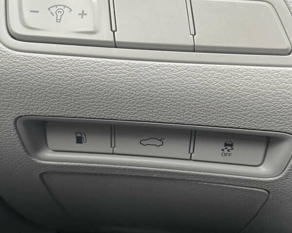 Синий Хендай Соната, объемом двигателя 2.36 л и пробегом 142 тыс. км за 11900 $, фото 3 на Automoto.ua