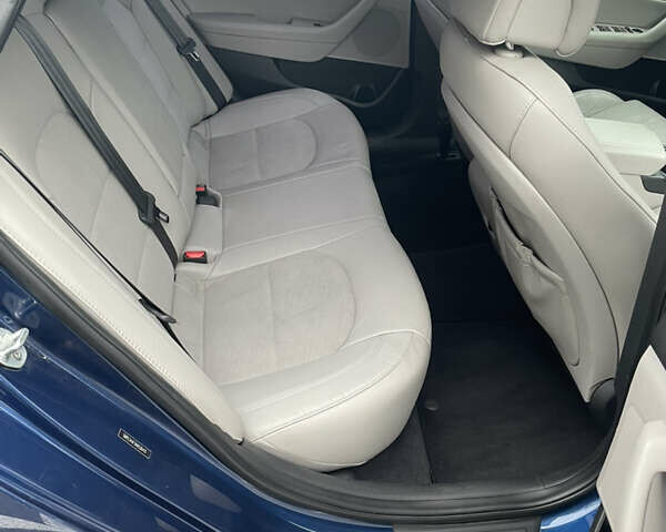 Синий Хендай Соната, объемом двигателя 2.36 л и пробегом 142 тыс. км за 11900 $, фото 9 на Automoto.ua