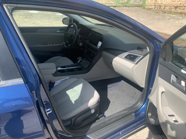 Синий Хендай Соната, объемом двигателя 2.4 л и пробегом 192 тыс. км за 10800 $, фото 3 на Automoto.ua