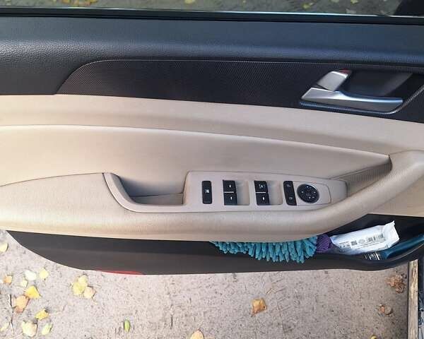 Хендай Соната 2017 в Днепре (Днепропетровске) на Automoto.ua Синий Хендай Соната, объемом двигателя 2.36 л и пробегом 69 тыс. км за 11000 $, фото 3 на Automoto.ua