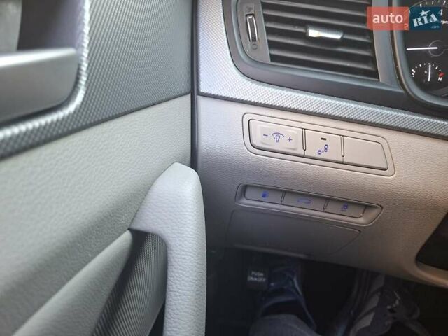 Хендай Соната 2017 в Киеве на Automoto.ua Синий Хендай Соната, объемом двигателя 2.36 л и пробегом 90 тыс. км за 11999 $, фото 29 на Automoto.ua