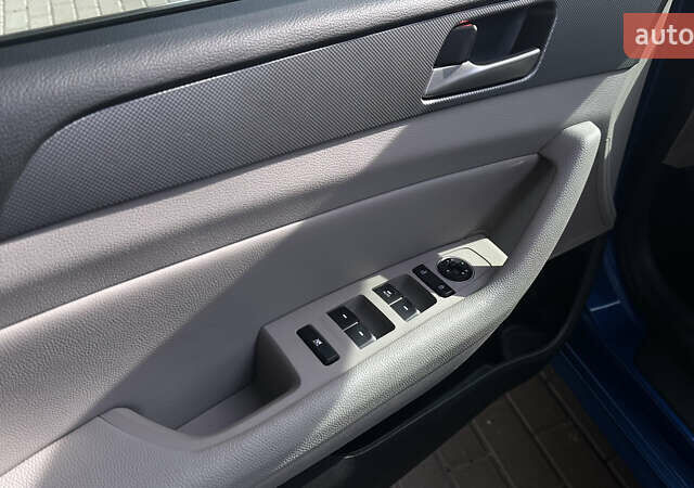 Хендай Соната 2017 в Киеве на Automoto.ua Синий Хендай Соната, объемом двигателя 2.36 л и пробегом 112 тыс. км за 11900 $, фото 9 на Automoto.ua