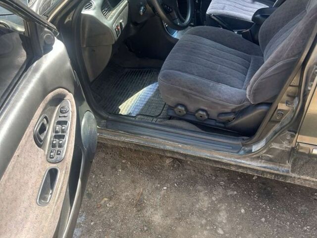 Зелений Хендай Соната, об'ємом двигуна 2 л та пробігом 500 тис. км за 750 $, фото 4 на Automoto.ua