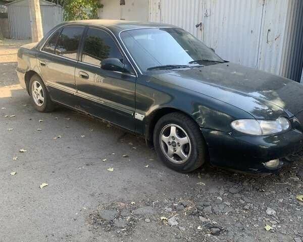 Зеленый Хендай Соната, объемом двигателя 2 л и пробегом 205 тыс. км за 1200 $, фото 5 на Automoto.ua