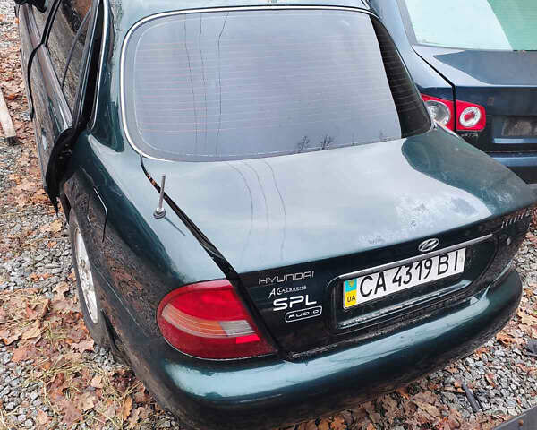 Зеленый Хендай Соната, объемом двигателя 2 л и пробегом 235 тыс. км за 1300 $, фото 1 на Automoto.ua