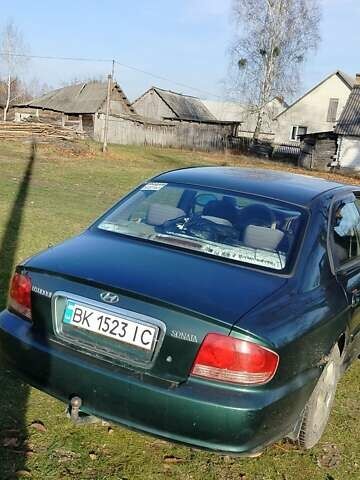 Зеленый Хендай Соната, объемом двигателя 2 л и пробегом 257 тыс. км за 3000 $, фото 1 на Automoto.ua