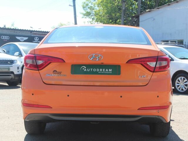 Оранжевый Хендай Соната, объемом двигателя 2 л и пробегом 396 тыс. км за 6300 $, фото 5 на Automoto.ua