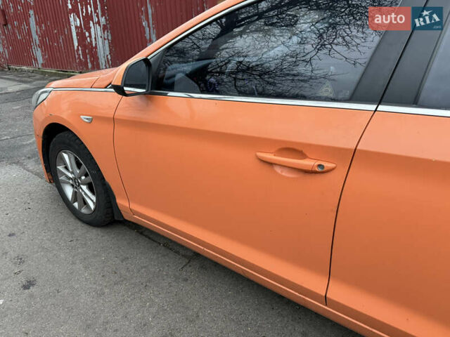 Оранжевый Хендай Соната, объемом двигателя 2 л и пробегом 560 тыс. км за 4999 $, фото 3 на Automoto.ua