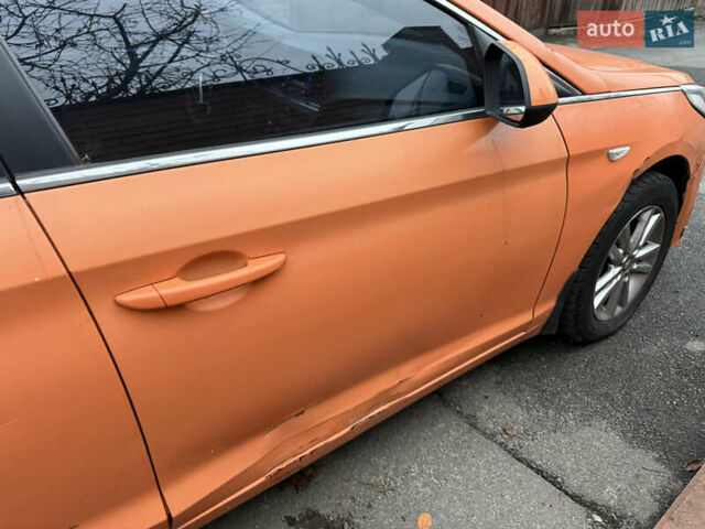Оранжевый Хендай Соната, объемом двигателя 2 л и пробегом 560 тыс. км за 4999 $, фото 9 на Automoto.ua
