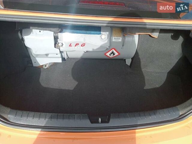 Оранжевый Хендай Соната, объемом двигателя 2 л и пробегом 596 тыс. км за 6350 $, фото 6 на Automoto.ua