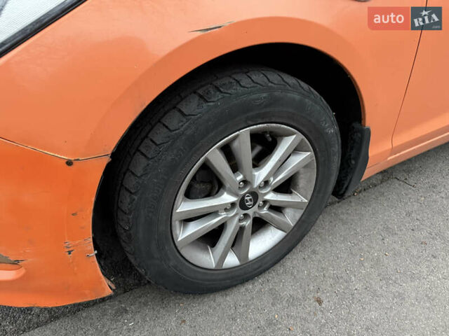 Оранжевый Хендай Соната, объемом двигателя 2 л и пробегом 560 тыс. км за 4999 $, фото 2 на Automoto.ua