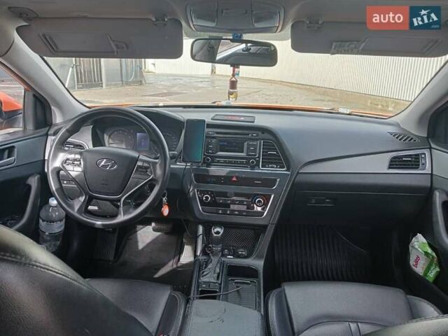 Оранжевый Хендай Соната, объемом двигателя 2 л и пробегом 596 тыс. км за 6350 $, фото 5 на Automoto.ua