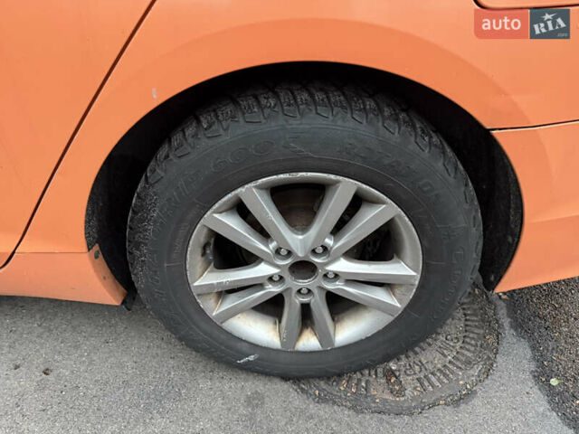 Оранжевый Хендай Соната, объемом двигателя 2 л и пробегом 560 тыс. км за 4999 $, фото 5 на Automoto.ua