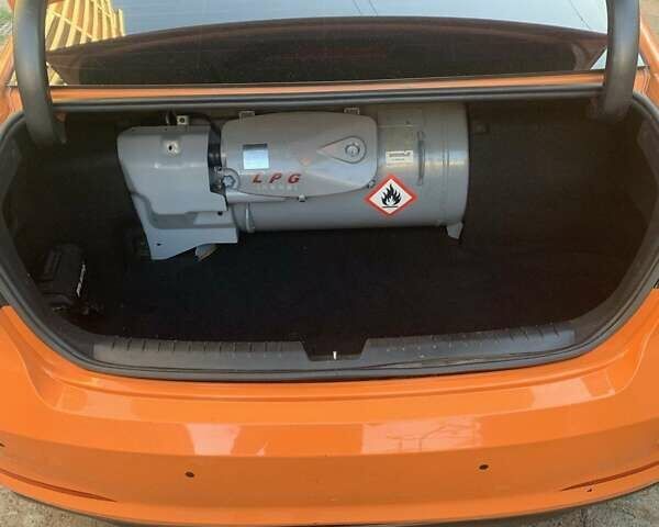 Оранжевый Хендай Соната, объемом двигателя 2 л и пробегом 475 тыс. км за 7400 $, фото 12 на Automoto.ua
