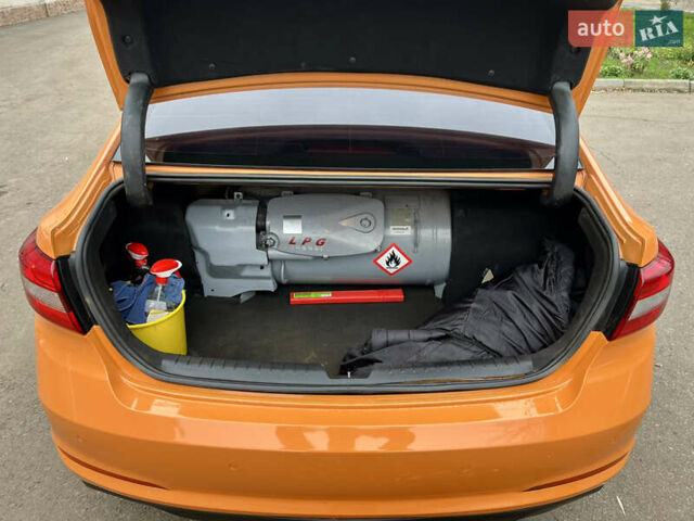 Помаранчевий Хендай Соната, об'ємом двигуна 2 л та пробігом 486 тис. км за 6500 $, фото 22 на Automoto.ua