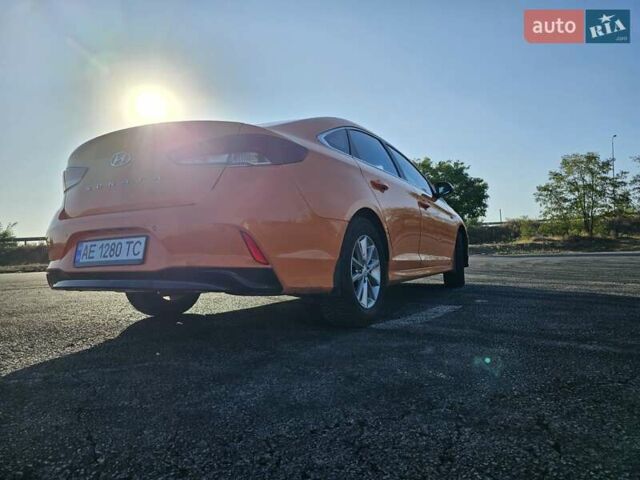 Помаранчевий Хендай Соната, об'ємом двигуна 2 л та пробігом 311 тис. км за 7999 $, фото 10 на Automoto.ua