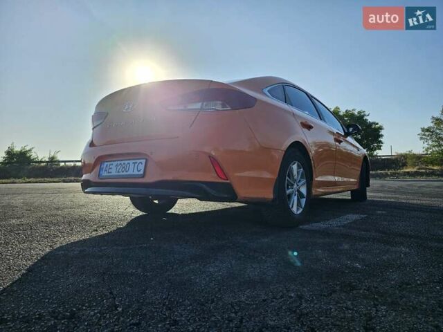 Помаранчевий Хендай Соната, об'ємом двигуна 2 л та пробігом 311 тис. км за 7999 $, фото 5 на Automoto.ua