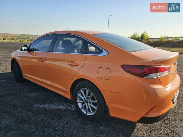 Помаранчевий Хендай Соната, об'ємом двигуна 2 л та пробігом 311 тис. км за 7999 $, фото 3 на Automoto.ua