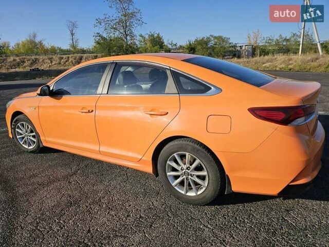 Помаранчевий Хендай Соната, об'ємом двигуна 2 л та пробігом 311 тис. км за 7999 $, фото 9 на Automoto.ua