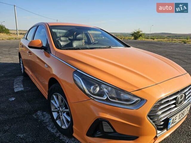 Помаранчевий Хендай Соната, об'ємом двигуна 2 л та пробігом 311 тис. км за 7999 $, фото 1 на Automoto.ua