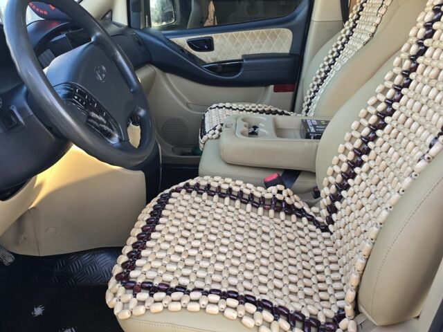 Белый Хендай Старекс, объемом двигателя 2.5 л и пробегом 230 тыс. км за 14000 $, фото 6 на Automoto.ua