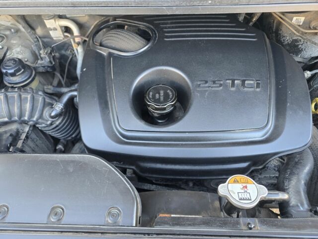 Белый Хендай Старекс, объемом двигателя 2.5 л и пробегом 230 тыс. км за 14000 $, фото 3 на Automoto.ua