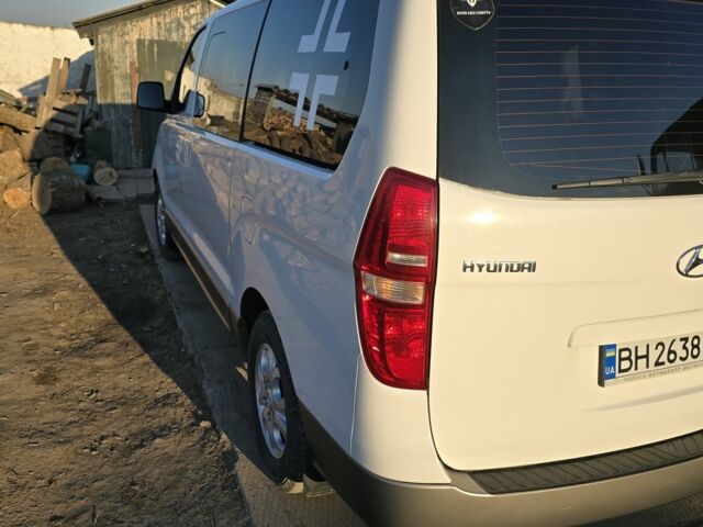 Белый Хендай Старекс, объемом двигателя 2.5 л и пробегом 230 тыс. км за 14000 $, фото 5 на Automoto.ua